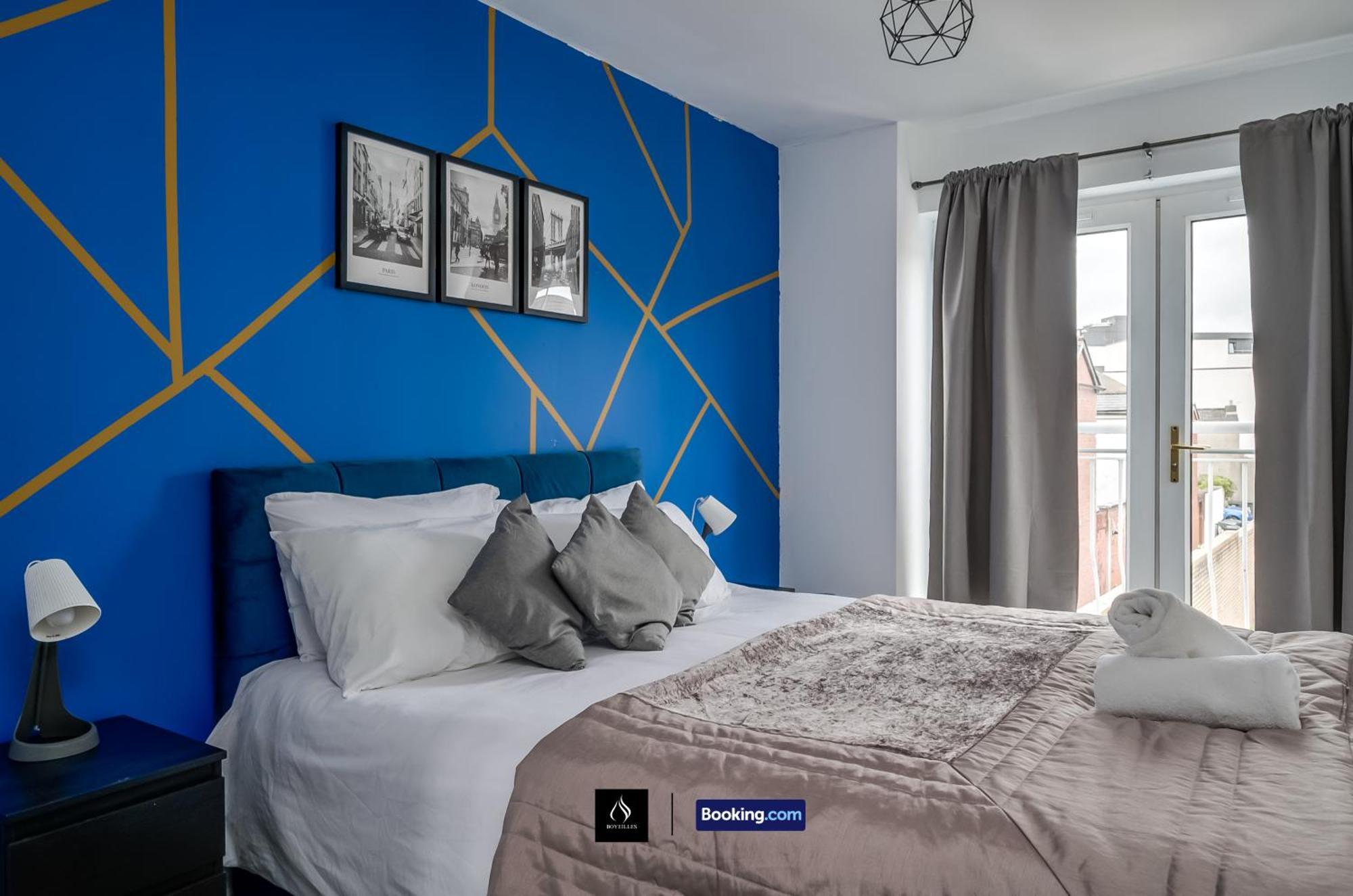 2 Bed House By Boyeilles Apartments Short Lets & Serviced Accommodation Belfast With Balcony & Free Parking ภายนอก รูปภาพ